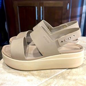 Womens Crocs Brooklyn Low Wedge Tan Color (called Mushroom online) size 8